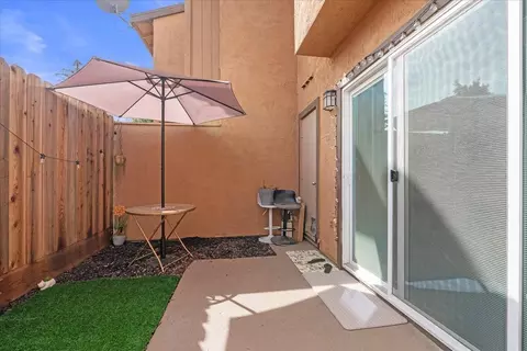 Exterior - 564 Pirinen Ln #E, Modesto, CA 95354 photo 2 of 6