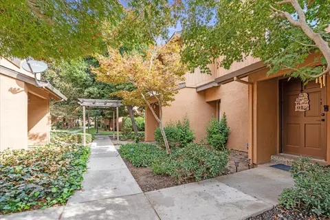 Exterior - 564 Pirinen Ln #E, Modesto, CA 95354 photo 1 of 6
