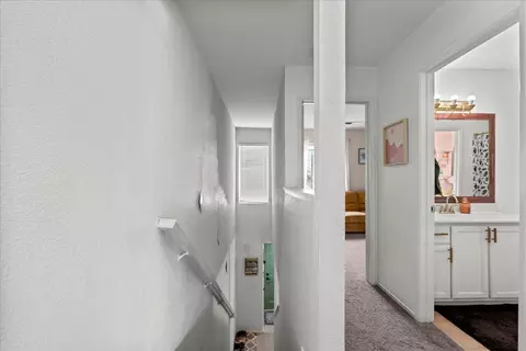 Entry Way - 564 Pirinen Ln #E, Modesto, CA 95354 photo 3 of 3
