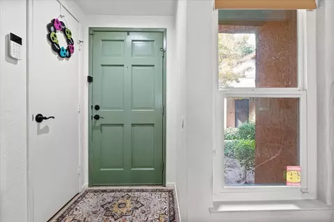 Entry Way - 564 Pirinen Ln #E, Modesto, CA 95354 photo 1 of 3