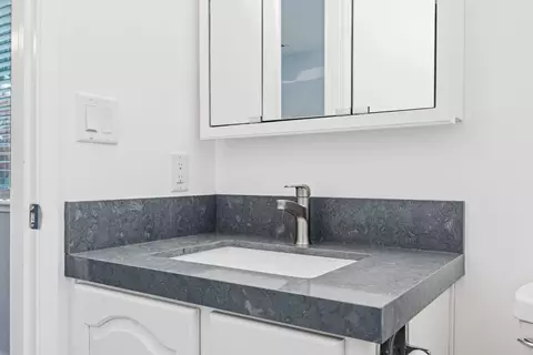 Bath - 1600 Brixton Ln, Modesto, CA 95356 photo 5 of 6