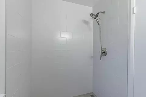 Bath - 1600 Brixton Ln, Modesto, CA 95356 photo 6 of 6
