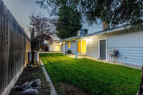 Exterior - 1600 Brixton Ln, Modesto, CA 95356 photo 13 of 18