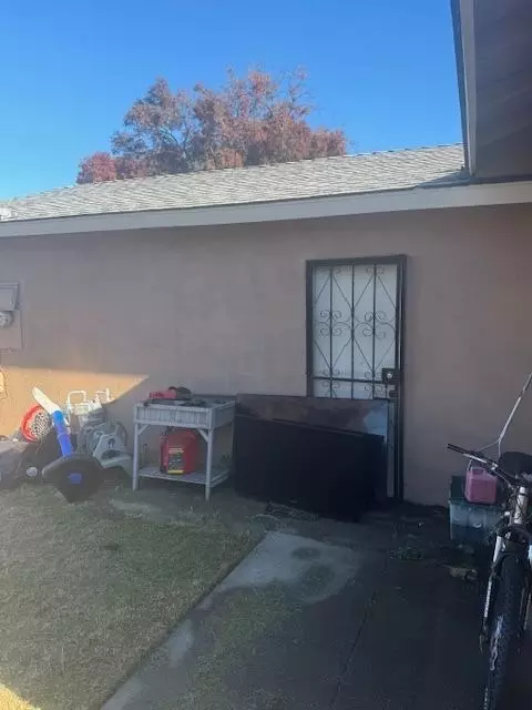 Exterior - 1100 Fish Dr, Modesto, CA 95351 photo 2 of 7