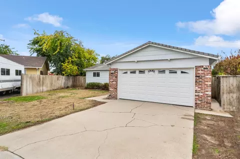 1052 Mason St, Lodi, CA 95242 photo 4