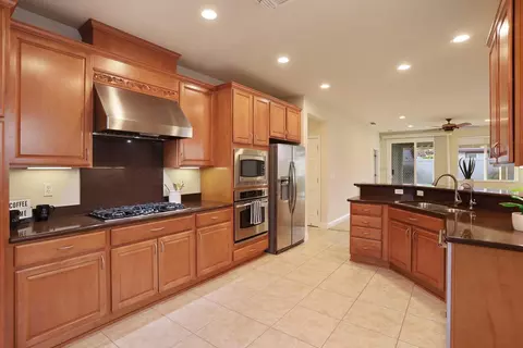 2359 Pepper Tree Ln, Manteca, CA 95336 photo 2