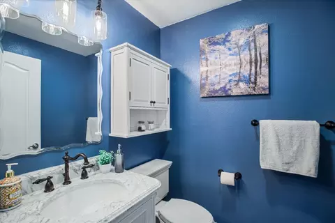 Bath - 2784 Redbridge Rd, Tracy, CA 95377 photo 2 of 10