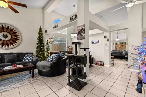 Entry Way - 3817 Sharpsburg Dr, Modesto, CA 95357 photo 2 of 5