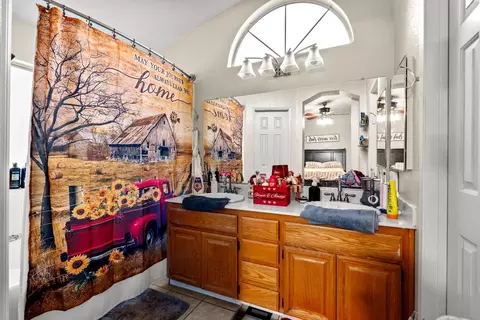 Bath - 3817 Sharpsburg Dr, Modesto, CA 95357 photo 2 of 2