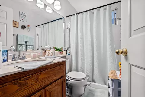 Bath - 3817 Sharpsburg Dr, Modesto, CA 95357 photo 1 of 2