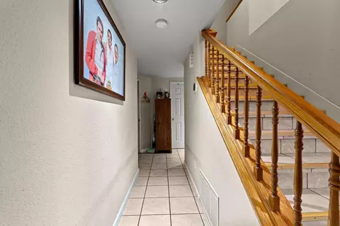 Entry Way - 3817 Sharpsburg Dr, Modesto, CA 95357 photo 4 of 5