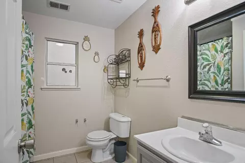 Bath - 1134 Kestrel Dr, Patterson, CA 95363 photo 2 of 3