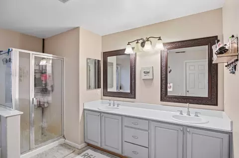 Bath - 1134 Kestrel Dr, Patterson, CA 95363 photo 3 of 3