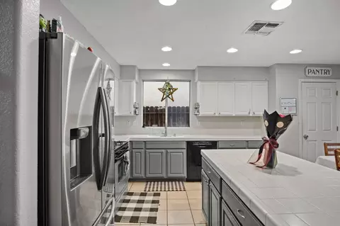 Kitchen - 1134 Kestrel Dr, Patterson, CA 95363 photo 2 of 4