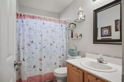 Bath - 1134 Kestrel Dr, Patterson, CA 95363 photo 1 of 3