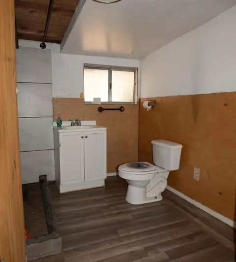 Bath - 18239 Climax Rd, Jackson, CA 95642 photo 1 of 2