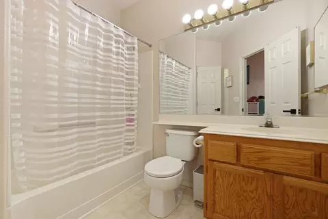 Bath - 149 Cornerstone Way, Manteca, CA 95336 photo 2 of 2