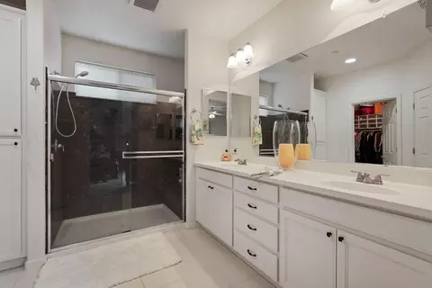 Bath - 1298 Muir Ct, Tracy, CA 95304 photo 2 of 3