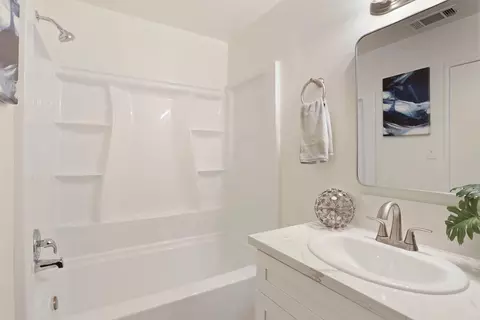 Bath - 2109 Geneva Dr, Modesto, CA 95350 photo 3 of 5