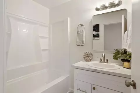 Bath - 2109 Geneva Dr, Modesto, CA 95350 photo 1 of 5