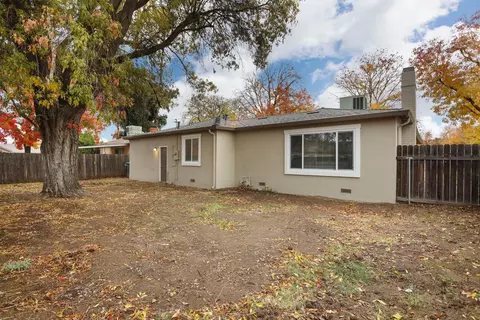 Exterior - 2109 Geneva Dr, Modesto, CA 95350 photo 6 of 9