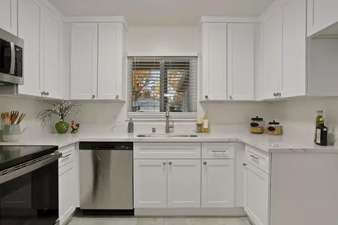 Kitchen - 2109 Geneva Dr, Modesto, CA 95350 photo 2 of 4