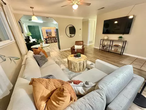 Living - 33 3rd Ave, Isleton, CA 95641 photo 2 of 5