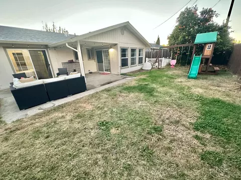 Exterior - 33 3rd Ave, Isleton, CA 95641 photo 3 of 4