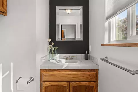 Bath - 5730 Gold Leaf Ln, Placerville, CA 95667 photo 9 of 9