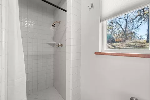 Bath - 5730 Gold Leaf Ln, Placerville, CA 95667 photo 7 of 9