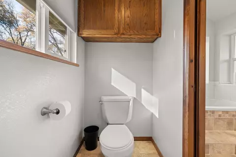 Bath - 5730 Gold Leaf Ln, Placerville, CA 95667 photo 6 of 9