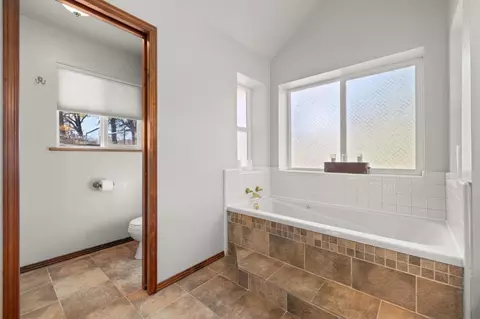 Bath - 5730 Gold Leaf Ln, Placerville, CA 95667 photo 5 of 9