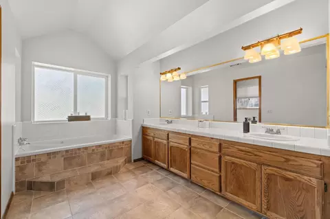 Bath - 5730 Gold Leaf Ln, Placerville, CA 95667 photo 4 of 9