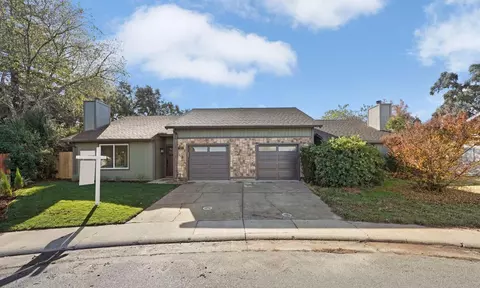 9400 Aizenberg Cir, Elk Grove, CA 95624