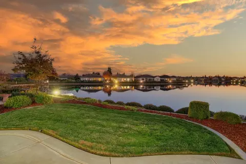 2706 Granite Park Ln, Elk Grove, CA 95758