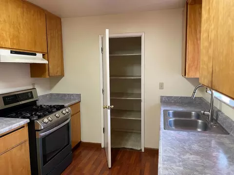 Kitchen - 183 Brook Hollow Dr, Patterson, CA 95363 photo 2 of 5