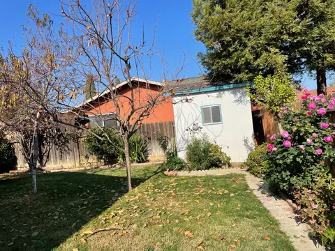 Exterior - 183 Brook Hollow Dr, Patterson, CA 95363 photo 7 of 9