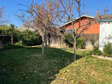 Exterior - 183 Brook Hollow Dr, Patterson, CA 95363 photo 8 of 9