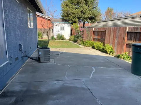 Exterior - 183 Brook Hollow Dr, Patterson, CA 95363 photo 9 of 9