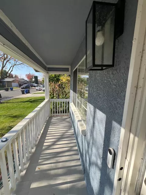 Exterior - 183 Brook Hollow Dr, Patterson, CA 95363 photo 4 of 9
