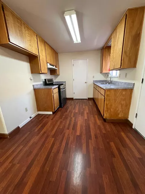 Kitchen - 183 Brook Hollow Dr, Patterson, CA 95363 photo 3 of 5