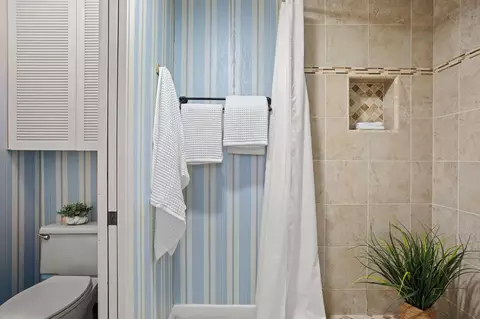 Bath - 4861 Oak Vista Dr, Carmichael, CA 95608 photo 6 of 8