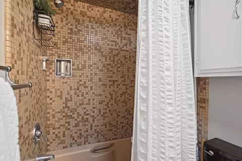 Bath - 4861 Oak Vista Dr, Carmichael, CA 95608 photo 2 of 8