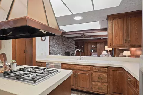 Kitchen - 4861 Oak Vista Dr, Carmichael, CA 95608 photo 5 of 7