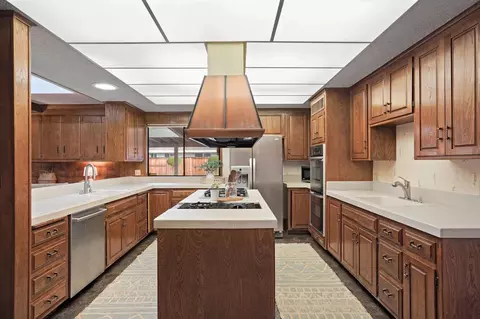 Kitchen - 4861 Oak Vista Dr, Carmichael, CA 95608 photo 3 of 7