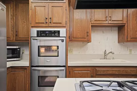 Kitchen - 4861 Oak Vista Dr, Carmichael, CA 95608 photo 6 of 7
