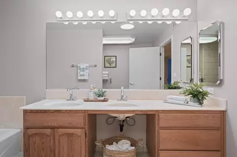 Bath - 4861 Oak Vista Dr, Carmichael, CA 95608 photo 4 of 8
