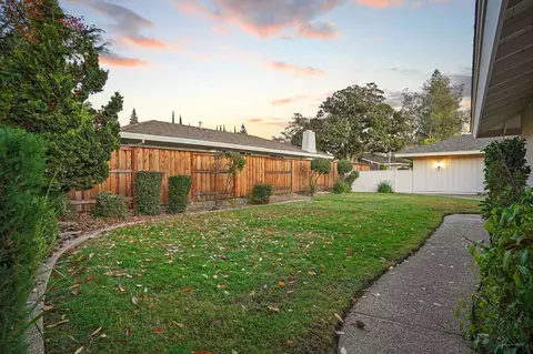Exterior - 4861 Oak Vista Dr, Carmichael, CA 95608 photo 19 of 30