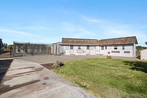 Exterior - 401 S Johnson Rd, Turlock, CA 95380 photo 7 of 11
