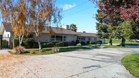 Exterior - 401 S Johnson Rd, Turlock, CA 95380 photo 4 of 11